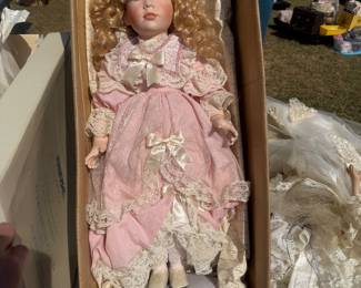 Sweet porcelain Goldilocks