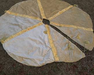 Sort Gold Crushed Velvet Christmas Tree Skirt