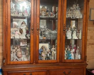 China Cabinet with matching table and 6 Chairs