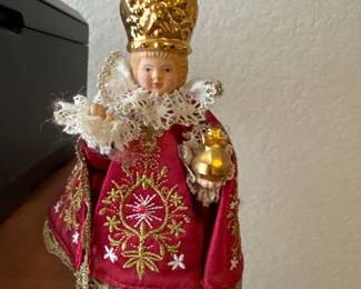 INFANT OF PRAGUE AURETA FIGURAL MINIATURE STATUE GOWN CZECH REPUBLIC