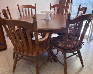 Table with 6 chairs and 2 leafs