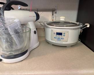 Sunbeam mixer and crockpot