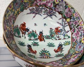 Yang Cheng Famille Vert Five Roosters Lotus Bowl.