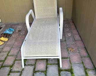 Patio lounge chair