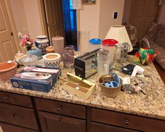 Vases, toaster, serving sets