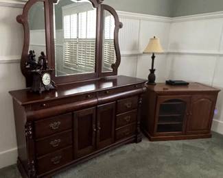 Pulaski Mahogany 3mirrored dresser