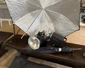 Photo Studio lighting kit with strobe and 2 large silver octoganol lighting umbrellas, case