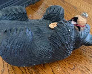 Lying down resin bear