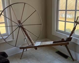 1900s Spining wheel, large