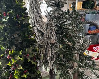 Lit smaller trees