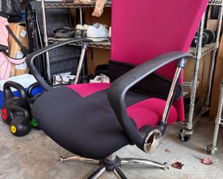 Office Chair - $25.00 - 24"w x 18"d x 35"h