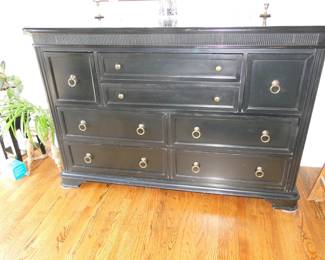 The ifrst magic piece furniture that we have is this impressive sideboard, or if so inclined, a nice dresser