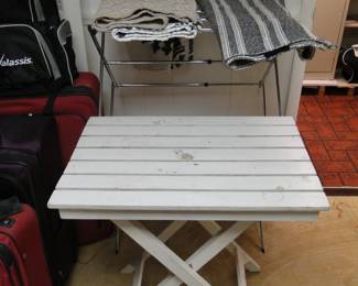 Folding table