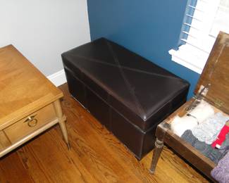 Storage ottoman