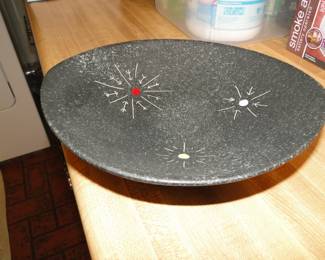 Atomic pattern serving plate