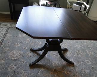 Lay top part out to make table larger