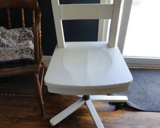 Very nice solid wood, office chair