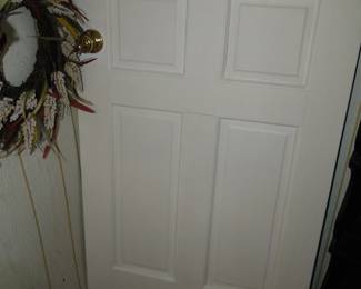 3/4 door. Perfect project piece