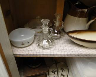 Vintage Pyrex, and a set of oil and vinegar cruets