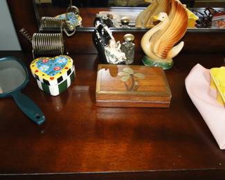 Some very nice vintage collectible and decorative items