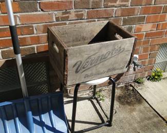 Vintage Vernor's box