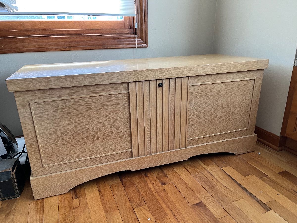 Lane cedar chest
