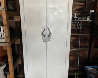 Metal door cabinet 