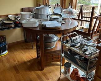 Lots of kitchenware 
