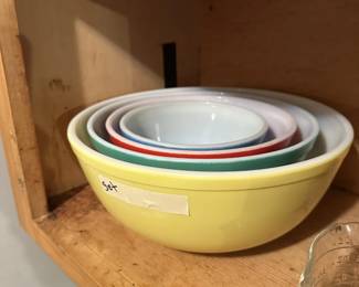 Set 4 Pyrex Mixing bowls