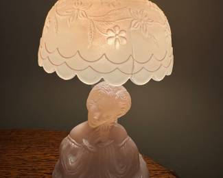 L.E. Smith frosted glass southern Belle lamp