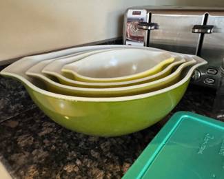 Pyrex bowls