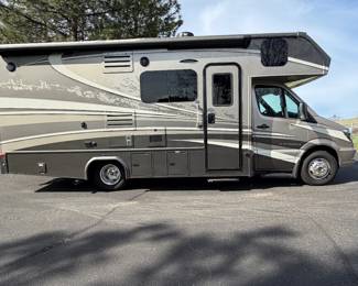 2019 Dynamax Isata 3 Series Class C Motorhome - 4600 miles