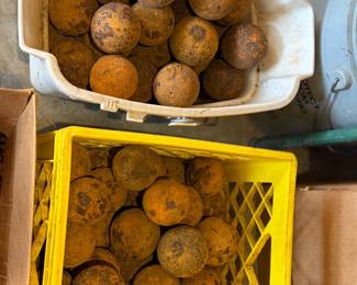 Ball-mill grinding balls