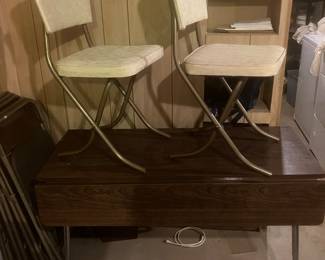 Vintage Drop Side Table/2 Folding Chairs 