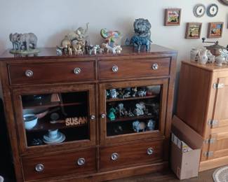 Basset Entertainment Cabinet/TV Stamd