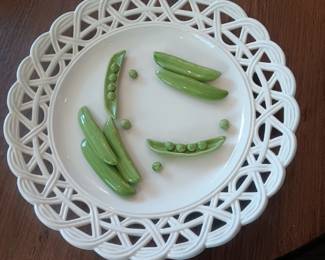 Este Italy Tiffany pearl Pod plate with lace edge