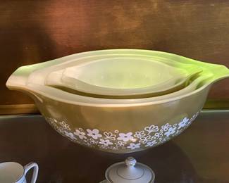 Vintage 4 Piece Pyrex Green & White Cinderella Handled Bowl Set