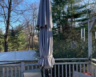 Outdoor Table & Chair Set W/ Umbrella & 5 Chairs