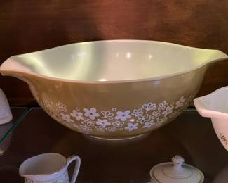 Vintage 4 Piece Pyrex Green & White Cinderella Handled Bowl Set