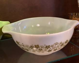 Vintage 4 Piece Pyrex Green & White Cinderella Handled Bowl Set