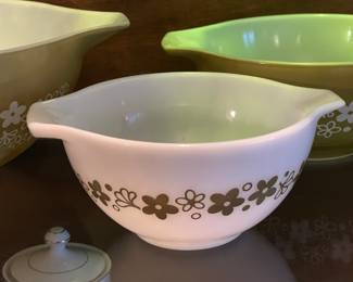 Vintage 4 Piece Pyrex Green & White Cinderella Handled Bowl Set