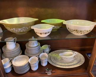 Vintage 4 Piece Pyrex Green & White Cinderella Handled Bowl Set