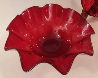 Red glass ruffle bowl