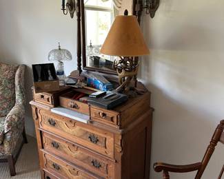 VICTORIAN DRESSER WITH MIRROR