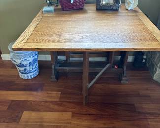 OAK TABLE