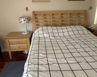 Light Wood Slat Headboard and Footboard Bed Frame second image