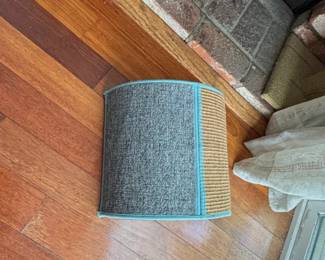 Curved Cat Scratching Post with Sisal and Carpet