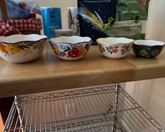 The Pioneer Woman Vintage Floral Small Bowls Set