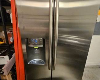 For being a garage fridge this looks like it belongs in the kitchen It is so clean. Works very good