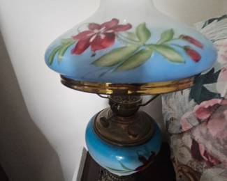 Hurricane style electric lamp